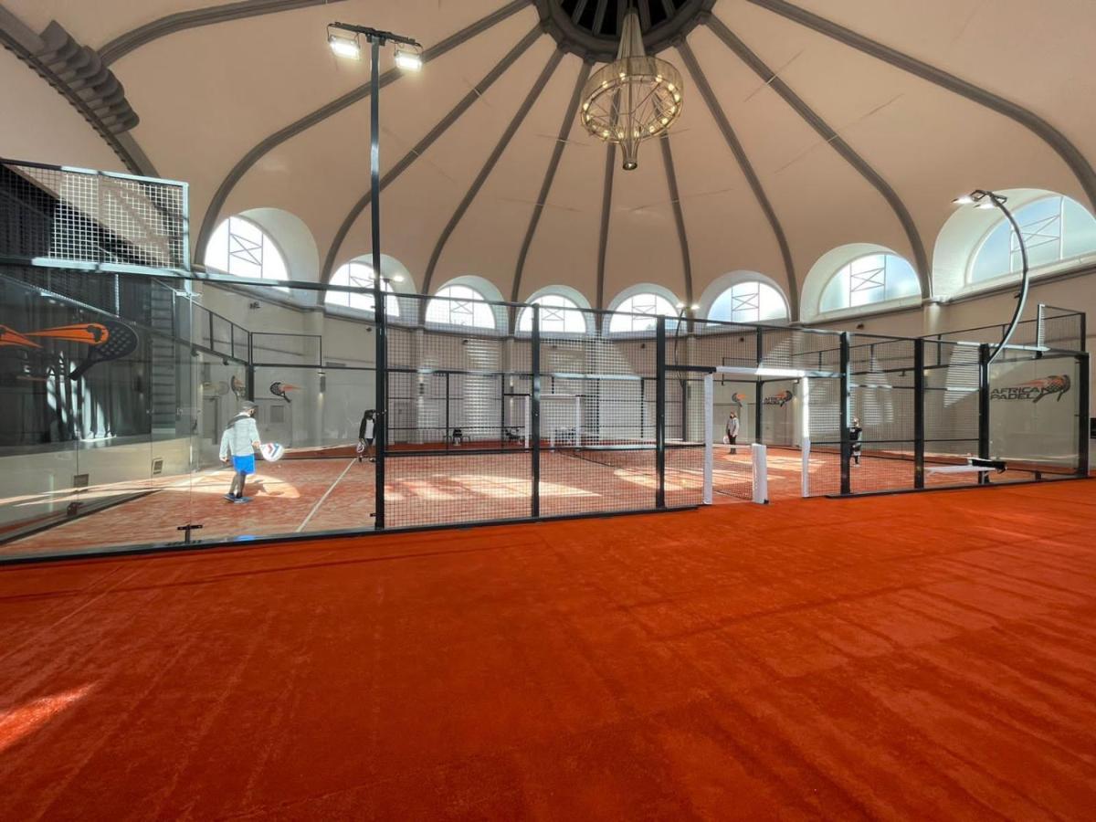 ザ ベイ ホテル ケープタウン エクステリア 写真 The squash courts at the University of Manchester