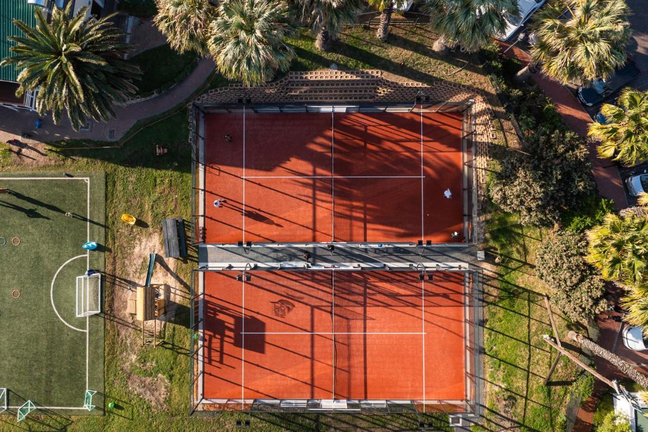 ザ ベイ ホテル ケープタウン エクステリア 写真 Aerial view of the tennis courts