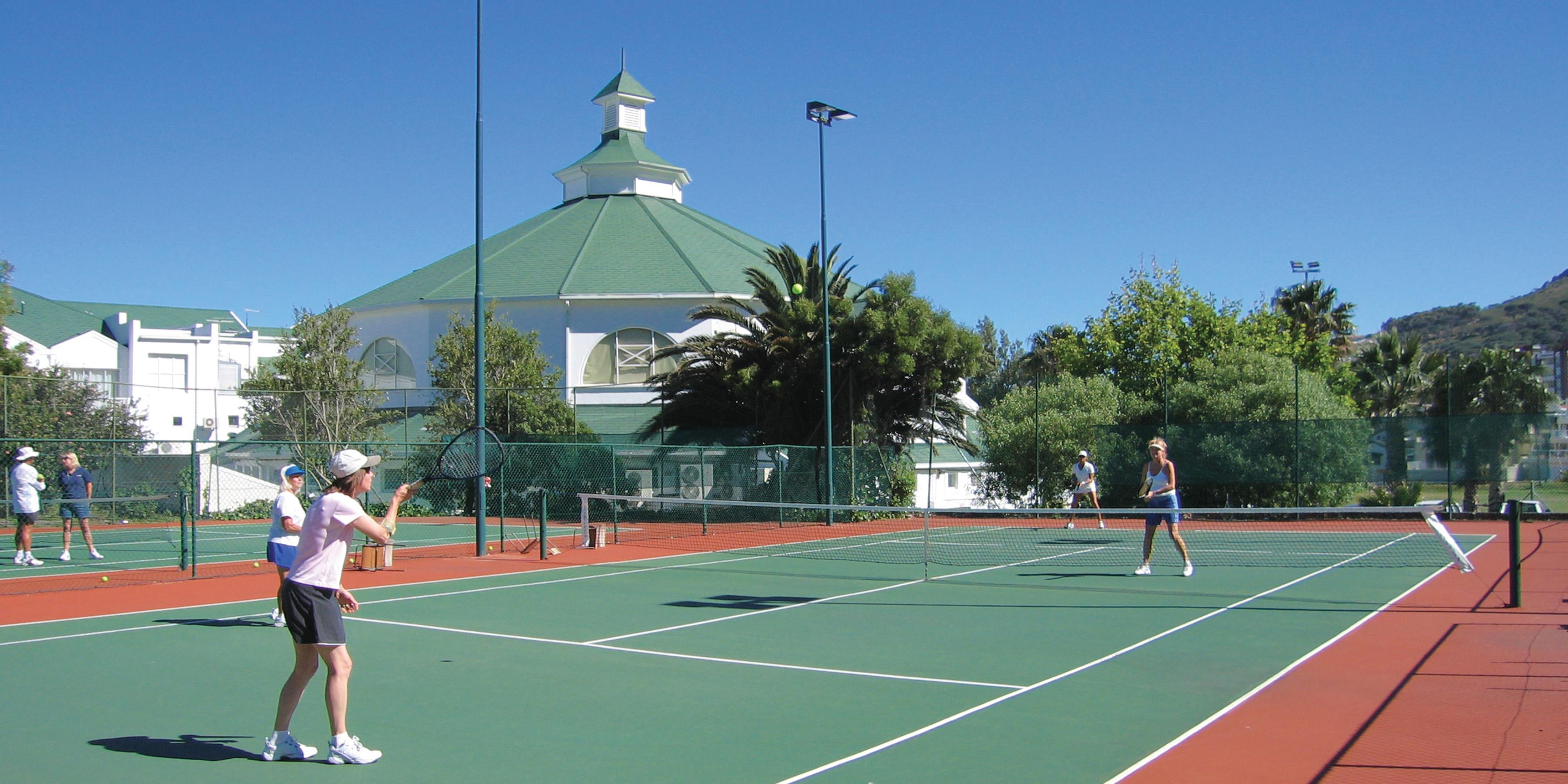 ザ ベイ ホテル ケープタウン エクステリア 写真 Tennis at the Club