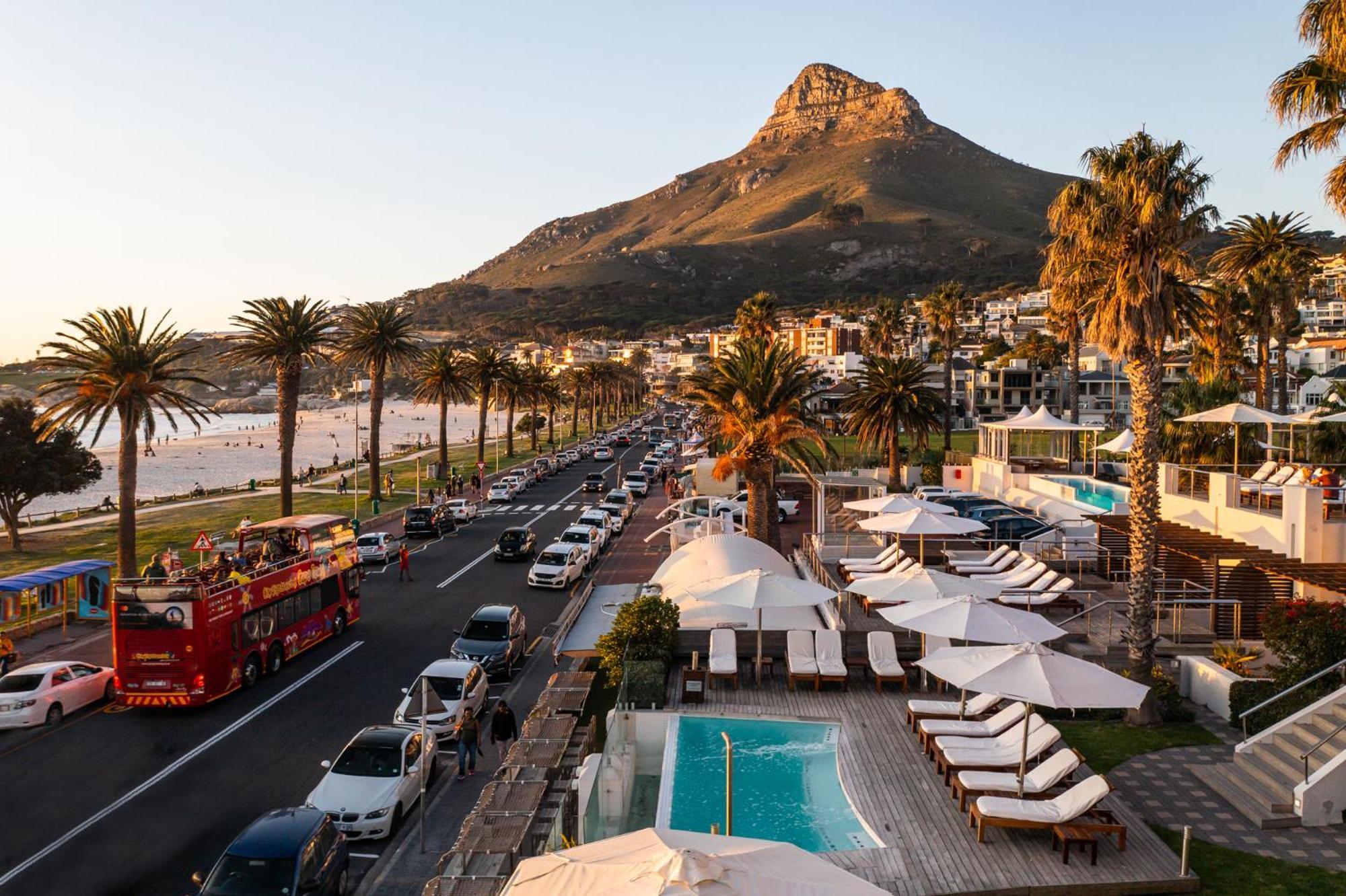 ザ ベイ ホテル ケープタウン エクステリア 写真 View of Camps Bay